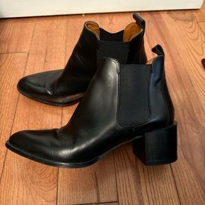 Everlane “The Heel” Chelsea boot